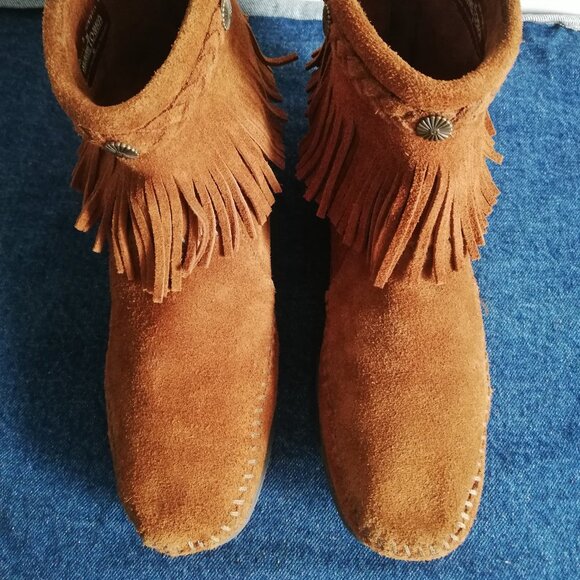 Minnetonka Genuine Suede Women's Boots with Fringe Size 8 - Picture 3 of 6